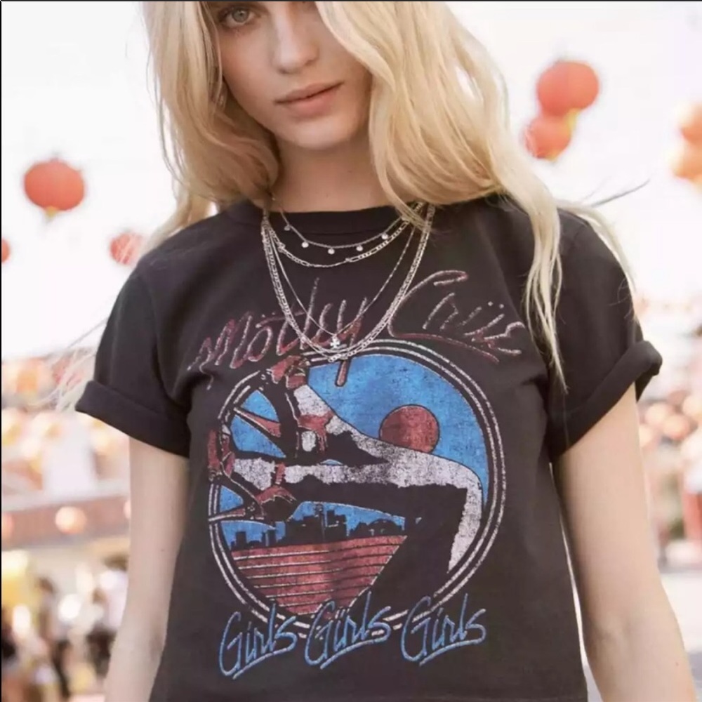 Motley Crue cropped band tee large